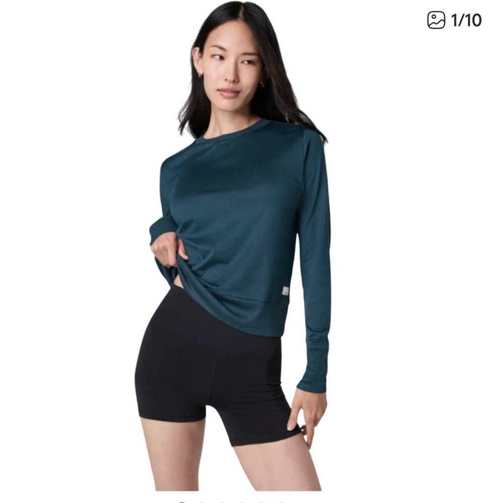 NWT Vuori Daydream Crew Moss Heather LS